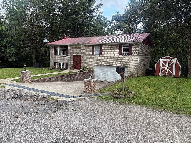 Photo of 304 Meadow Ln, Milton, WV