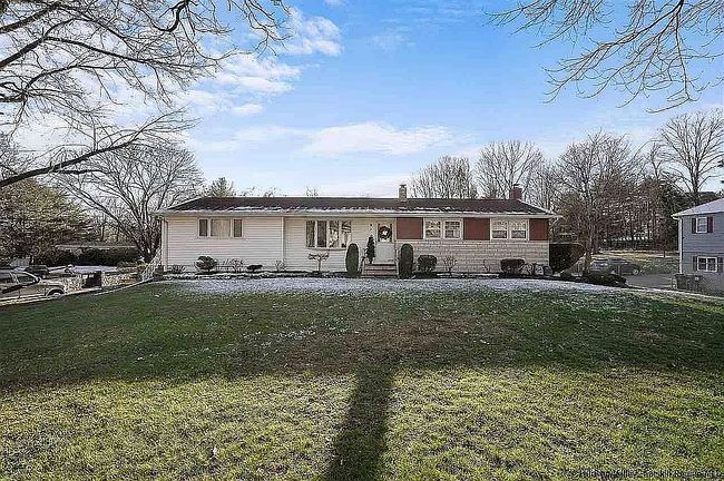 Photo of 105 S Chapel Hill Rd, Lloyd, NY