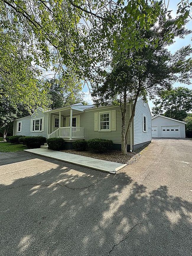 Photo of 132 Highland Dr, Winchester, TN