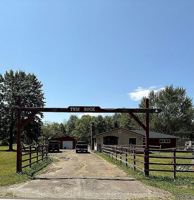 Photo of 1440 State Line Rd, Hubbard, OH