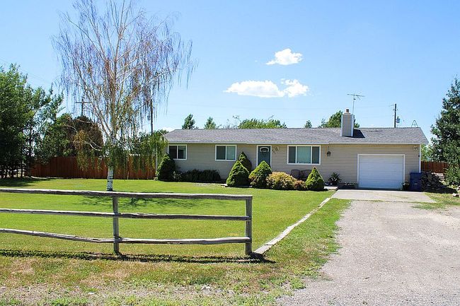 Photo of 201 N 2300 E, Saint Anthony, ID