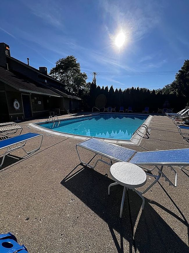 Photo of 250 Briarcrest Dr Unit 129, Ann Arbor, MI