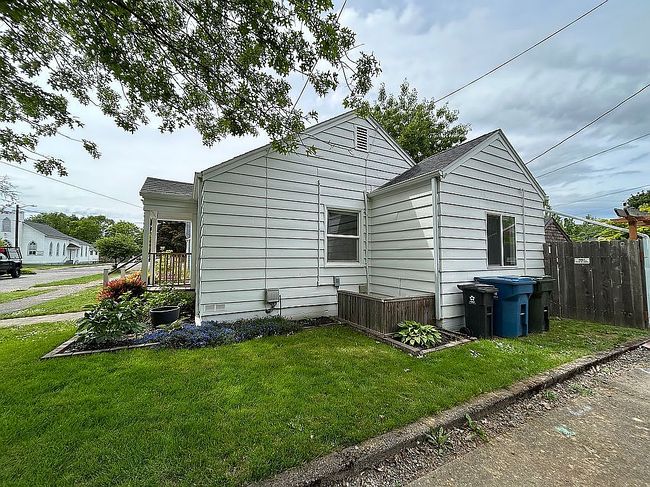 Additional photo 3 of property located at 835 Academy St Ne