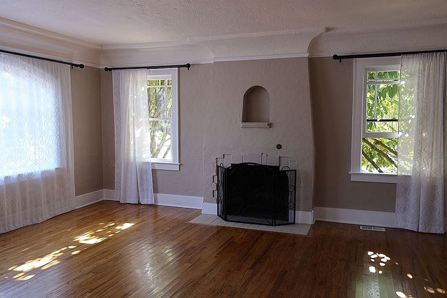 Additional photo 1 of property located at 621 Ne Ainsworth St