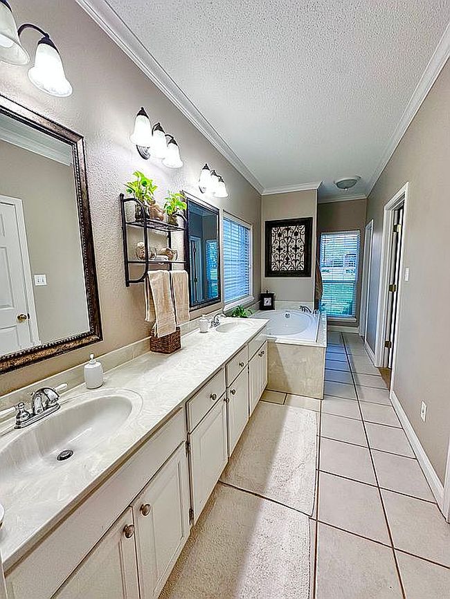 Image of 6201 Lost Creek Dr