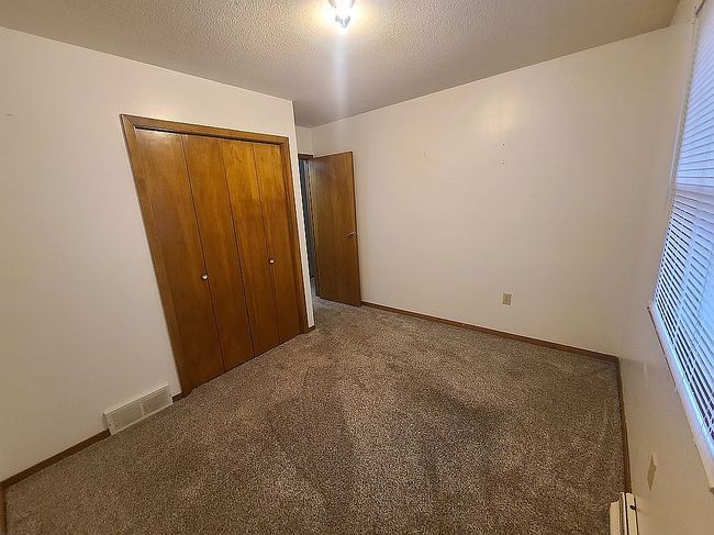 Photo of 614 11th St W, Mobridge, SD