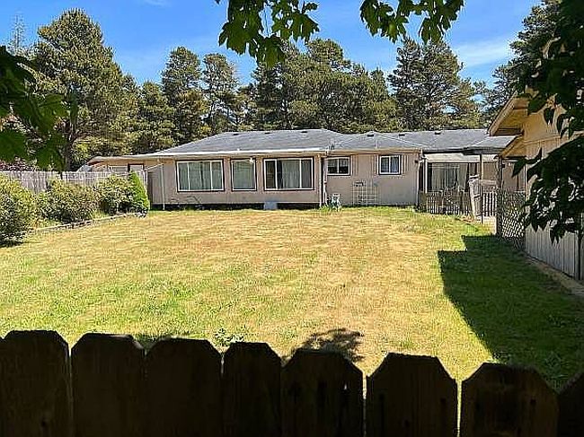 Image of 87772 Rhododendron Dr