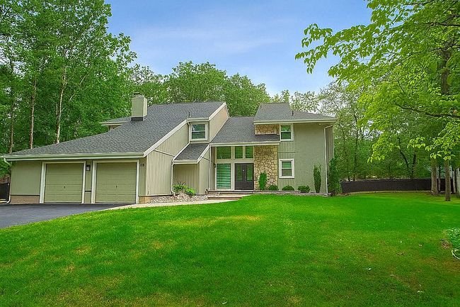 Photo of 18 Thornwood Dr, Voorhees, NJ
