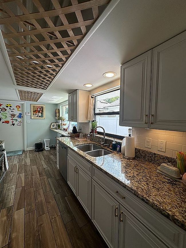 Image of 2735 Woodside Ave