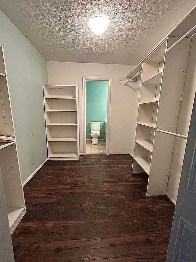 Image of 405 Woodland Vlg
