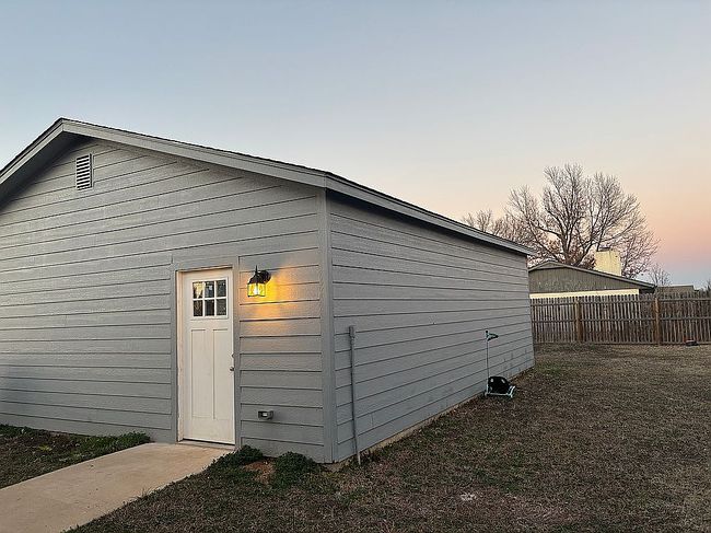 Image of 802 Crestview Dr