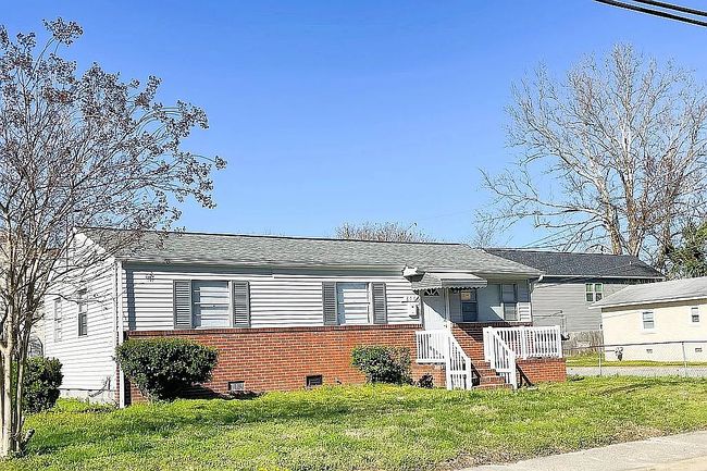 Additional photo 4 of property located at 806 W Queen St