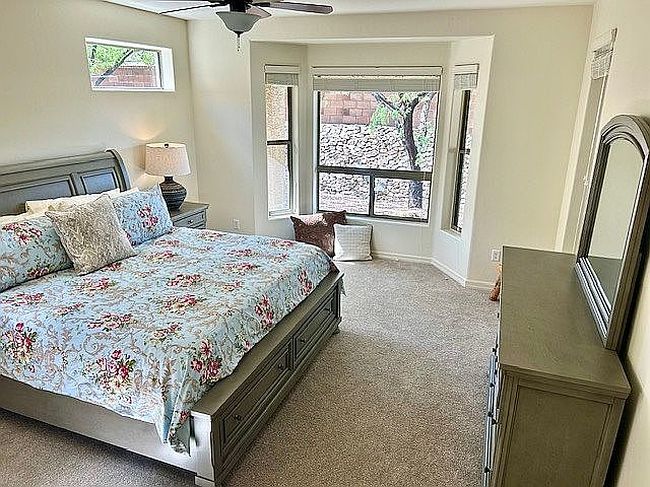Image of 634 W Shadow Wood St