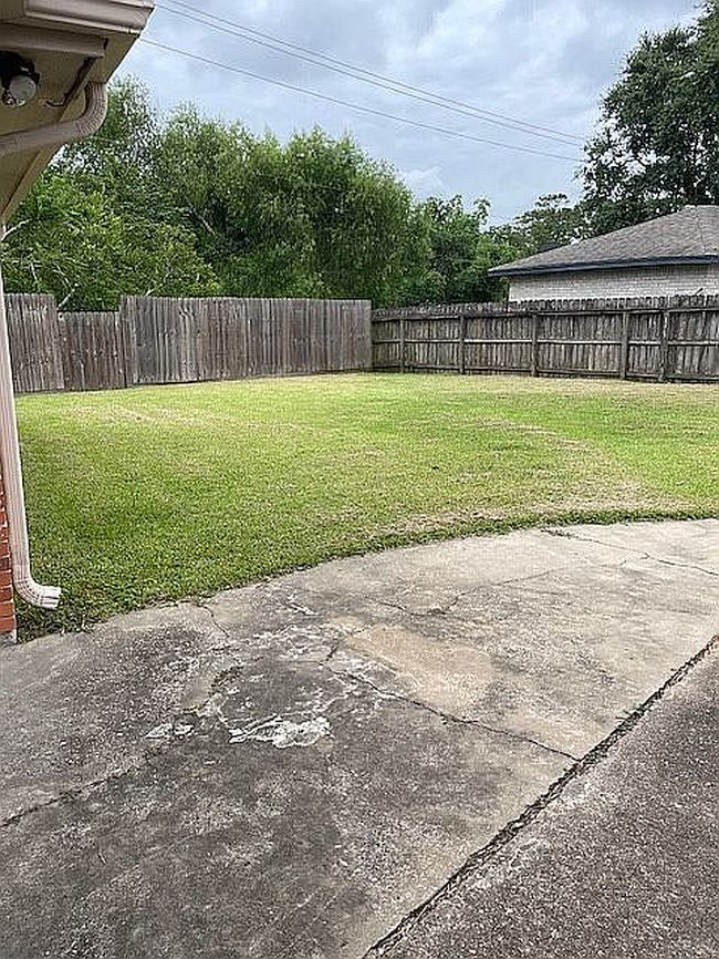 Photo of 4315 Ravine Dr, Friendswood, TX