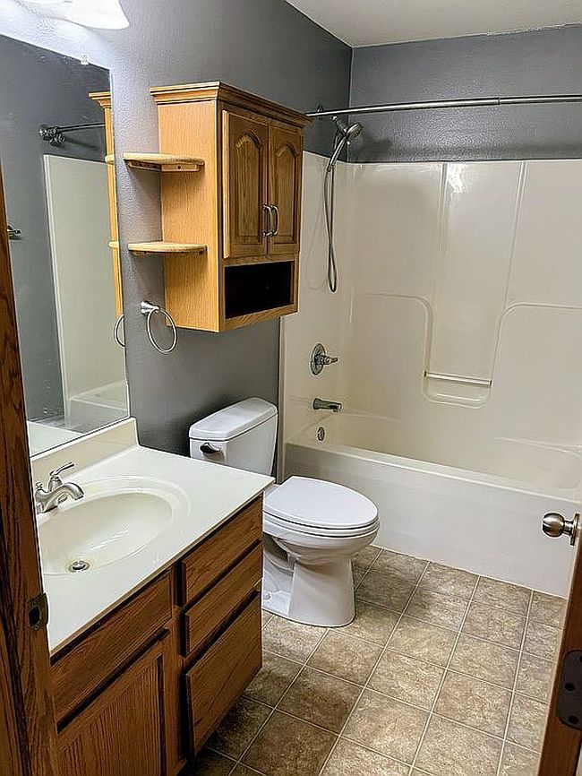 Photo of 5810 Bethpage Cir Sw, Cedar Rapids, IA