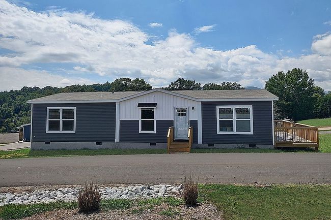 Photo of 10 N Sapphire St, Franklin, NC