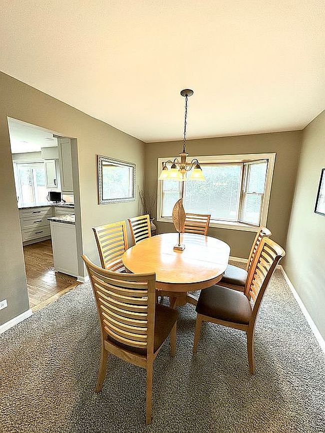 Photo of 870 Debra Ln, Elk Grove Village, IL
