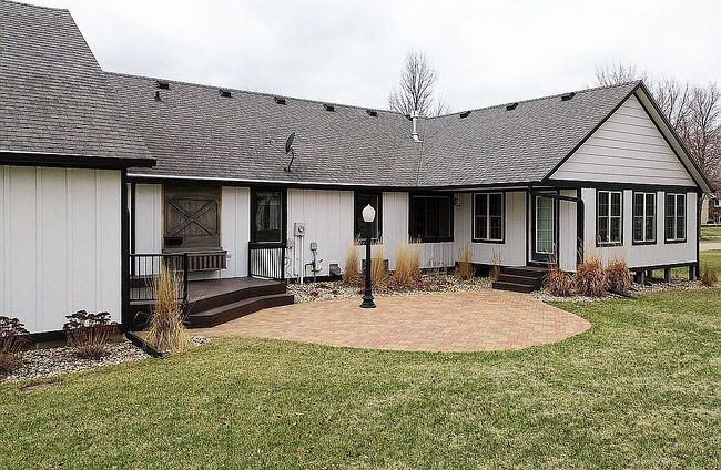 Image of 102 W Veterans Dr