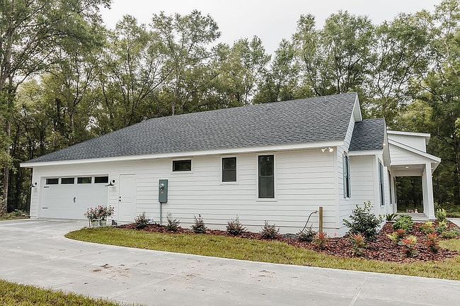 Image of 451 Nw Country Lake Dr