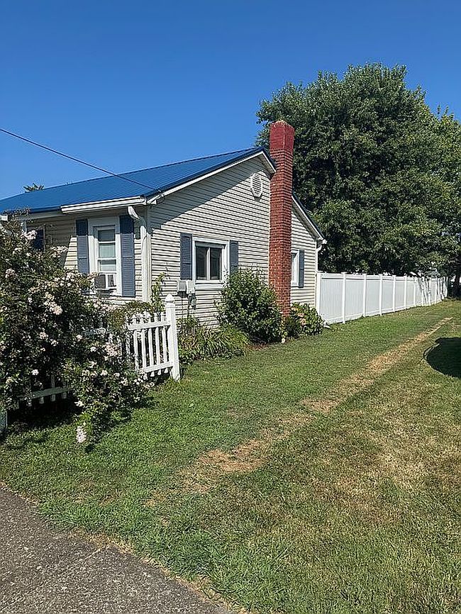 Photo of 988 Wrights Ave, Conneaut, OH
