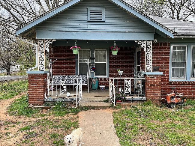 Photo of 303 E Jefferson St