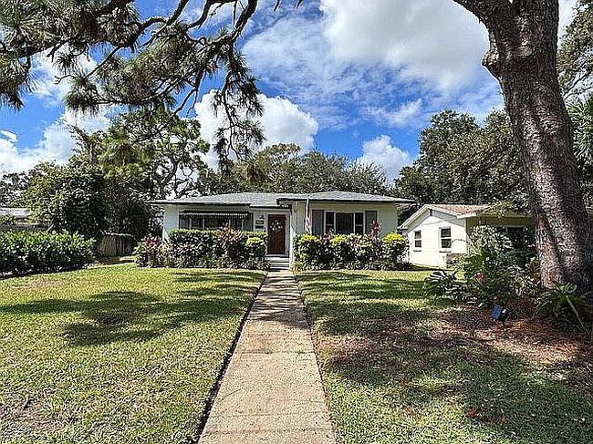 Photo of 4020 Queen St N, Saint Petersburg, FL