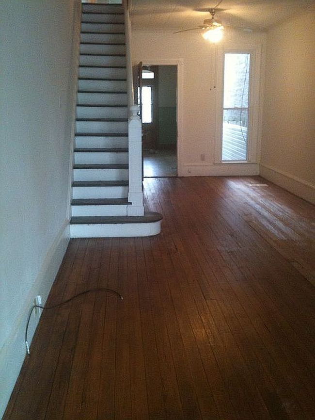 Photo of 402 W Race St