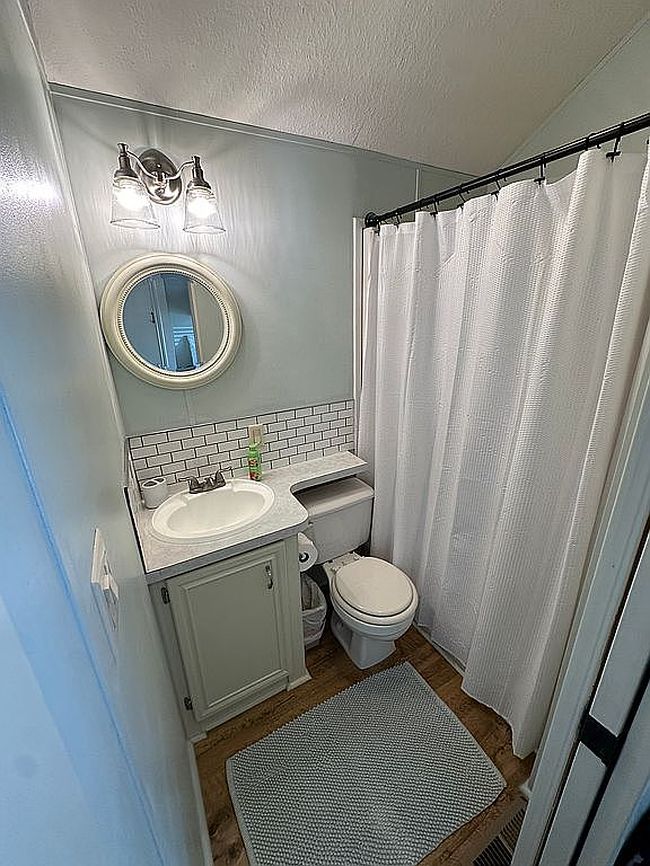 Additional photo 1 of property located at 1219 Thomas Dr #166