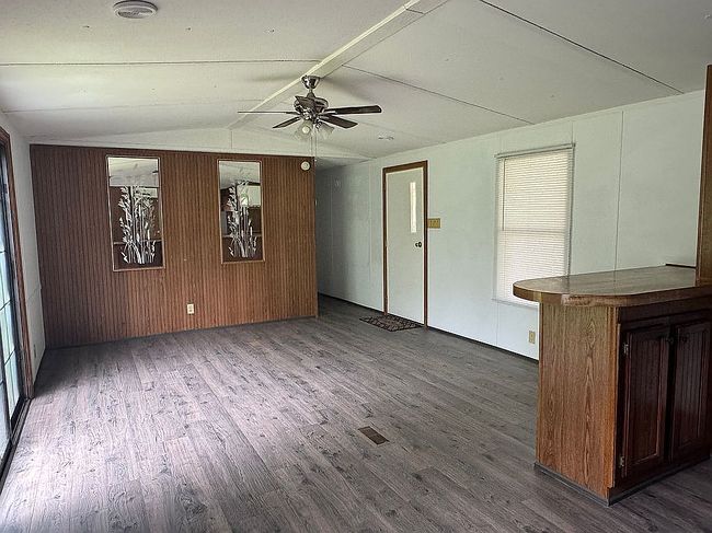 Photo of 2465 Highway 52, Loretto, KY