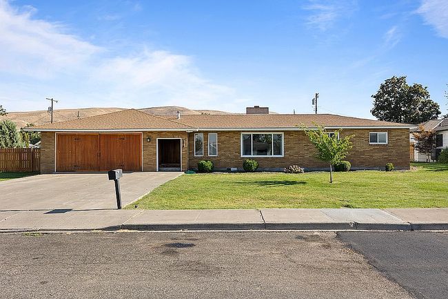 Photo of 2015 Benson Ave, Prosser, WA