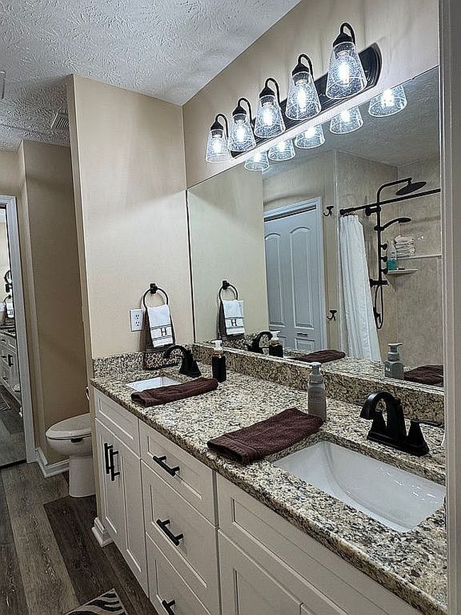 Image of 245 Woodlake Dr