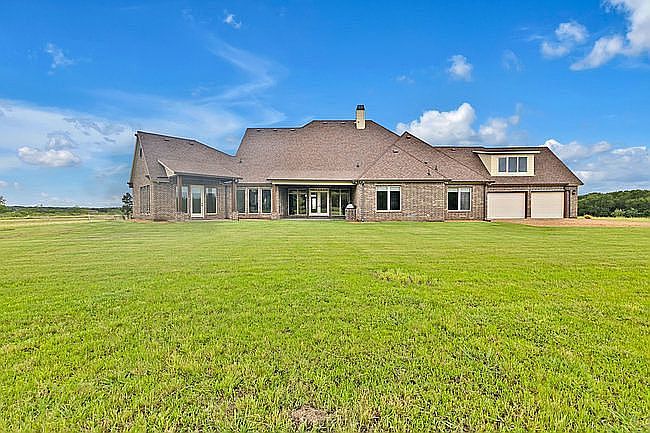 Photo of 100 New Dominion Dr, Royse City, TX