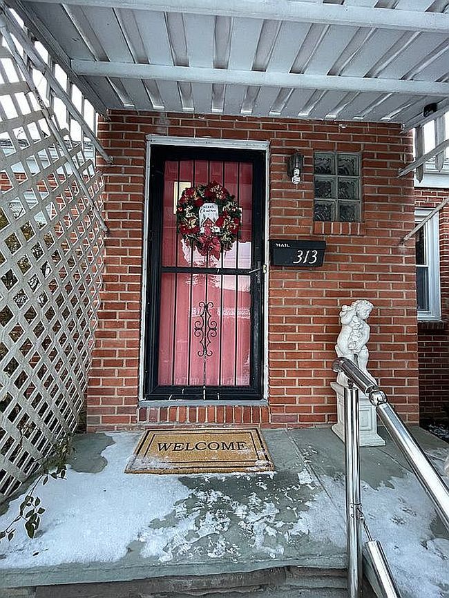 Image of 313 E Valley St