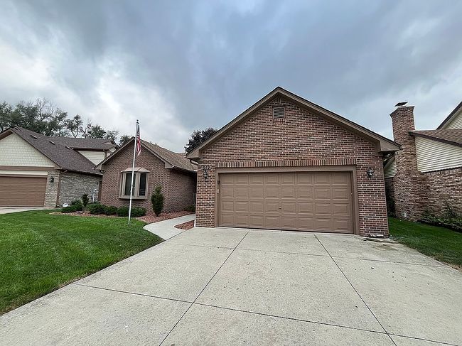 Photo of 912 River Ct