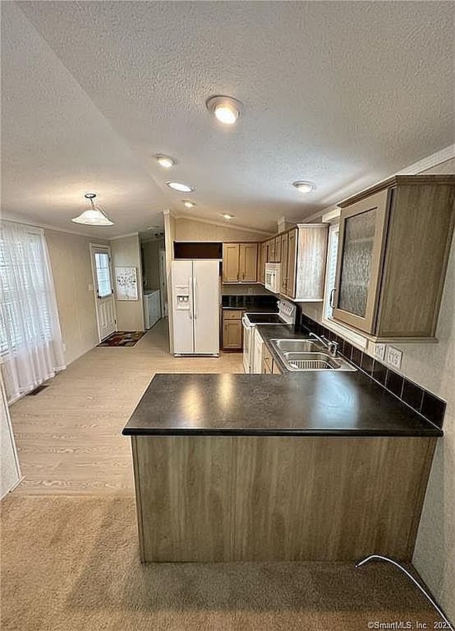 Photo of 51 Linden Ave N, Westbrook, CT