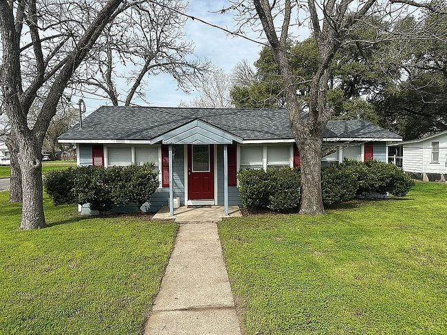 Photo of 408 Villa St, Cuero, TX