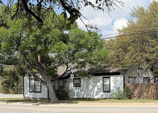 206 N 4th St, Lometa, TX