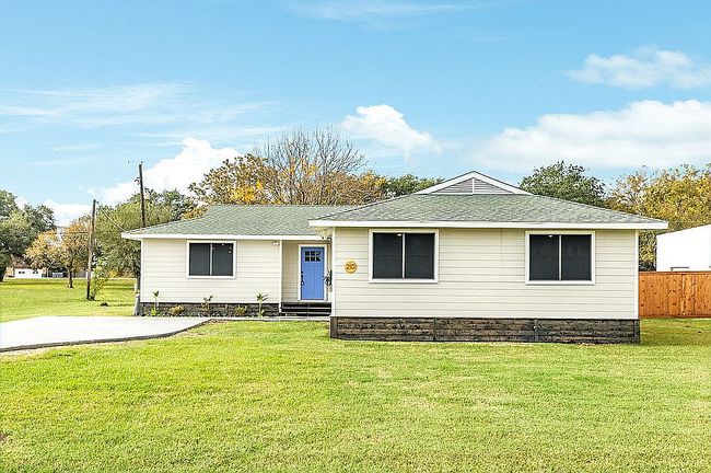 Photo of 210 Cactus St, Oyster Creek, TX