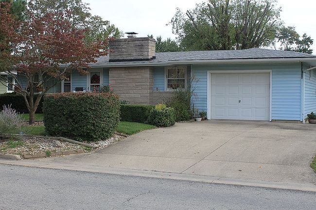 Image of 107 W Eiche Ave