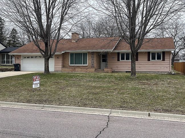 Image of 219 E Hollett St