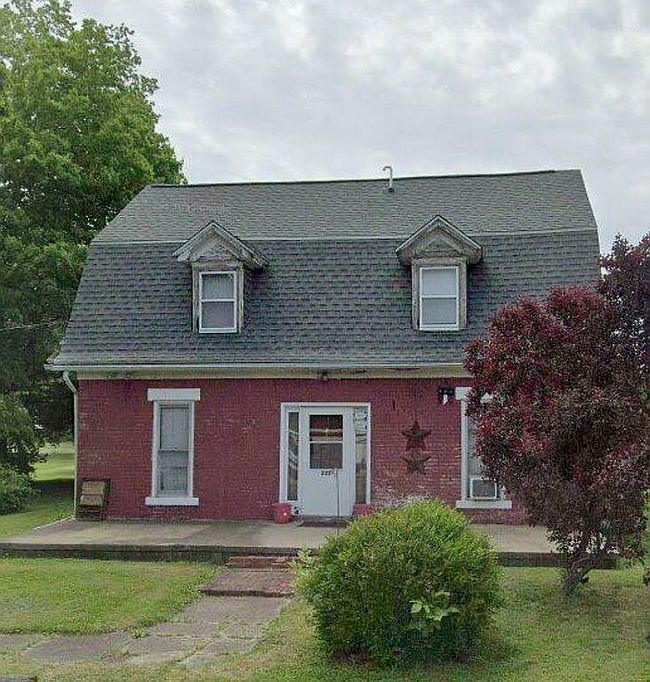 Photo of 202 N Stalling St, Newman, IL