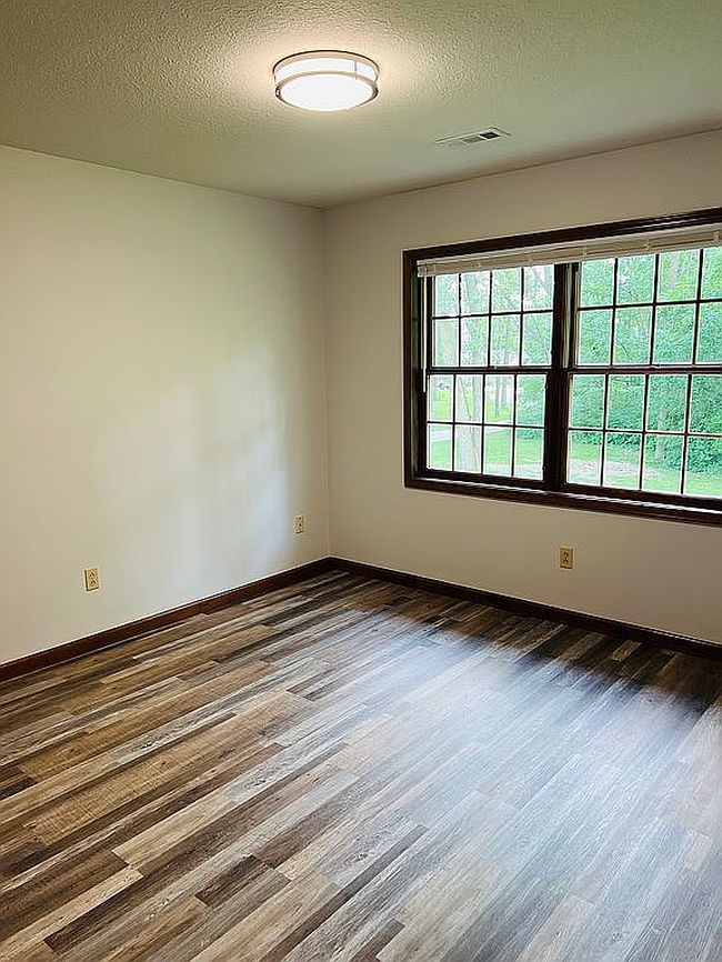 Photo of 410 Fairview Dr, Bryan, OH