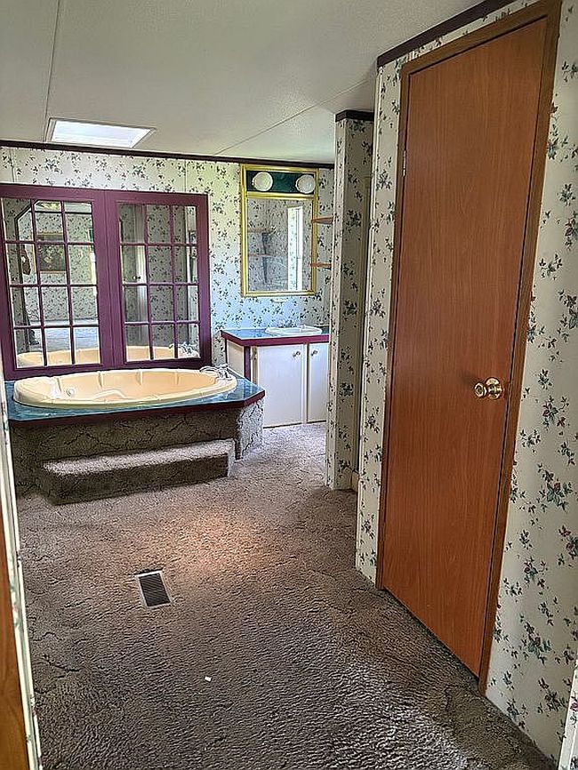 Preview of property located at 4 Hurst Dr