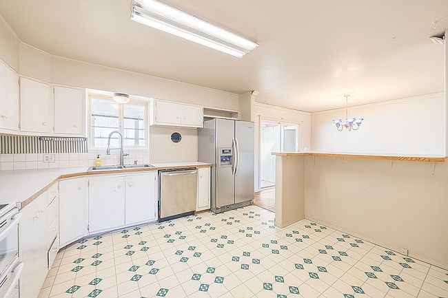 Photo of 2402 S Peabody St, Port Angeles, WA
