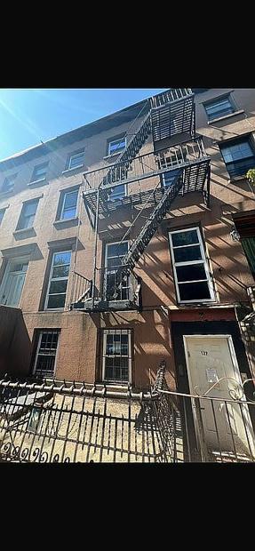 Preview of property located at 122 Hoyt St