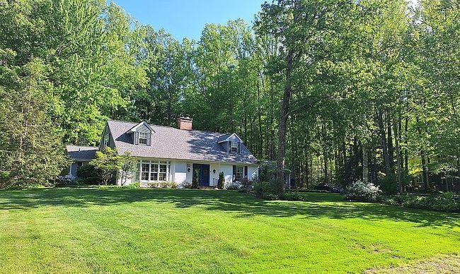 Photo of 5675 Winthrop Dr, Erie, PA