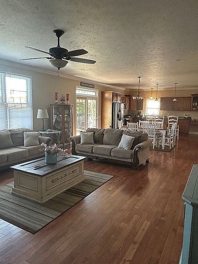 Photo of 1106 Milldale Dr, Rochester, IL