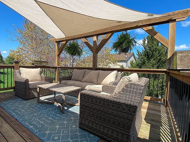 Image of 1011 W Fallen Lake Dr
