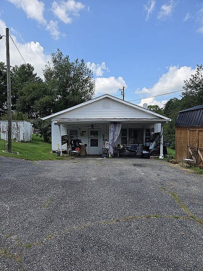 Photo of 86 Jack Sullins Rd, Spruce Pine, NC