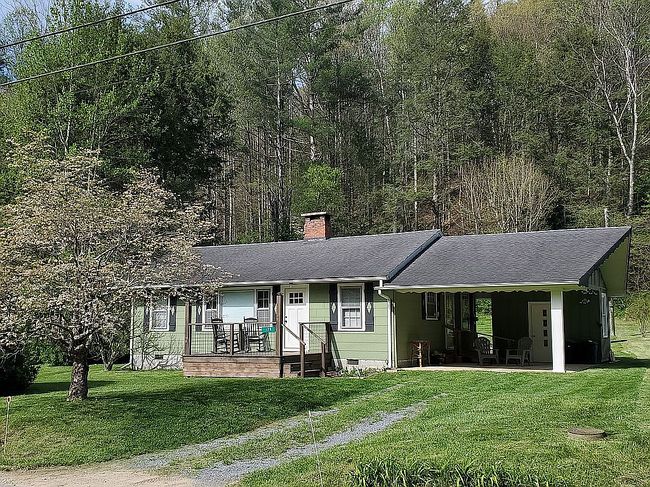 Photo of 179 Hampton Creek Rd, Roan Mountain, TN
